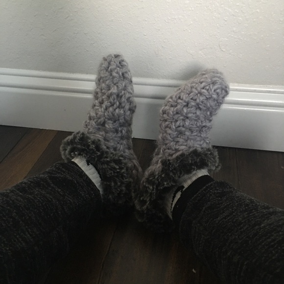 Handmade crochet slippers - Picture 3 of 3